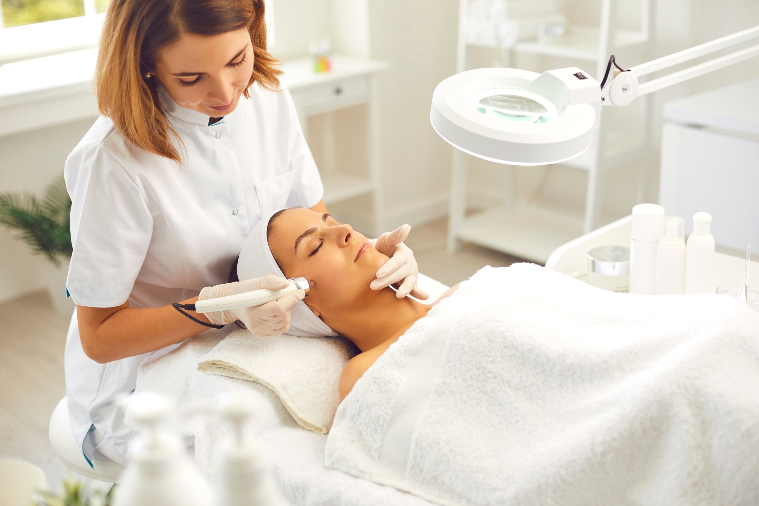 Ditch the 9-to-5: Evening and Weekend Esthetics Classes to Transform Your Career